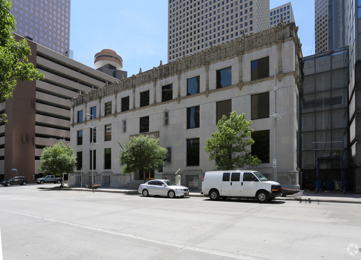 430 Lamar Street Capital Realty Group