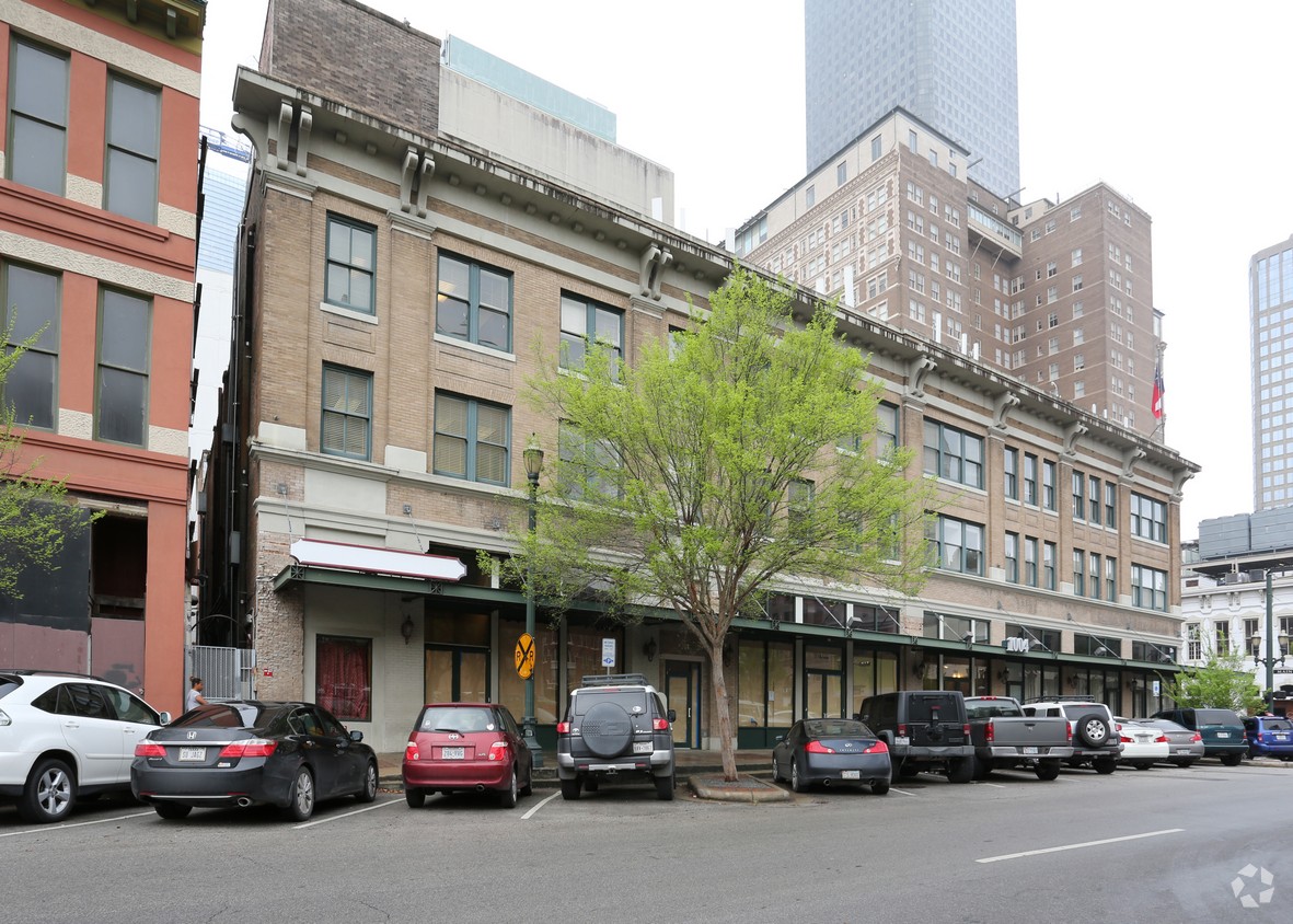 10001010 Prairie Street Capital Realty Group