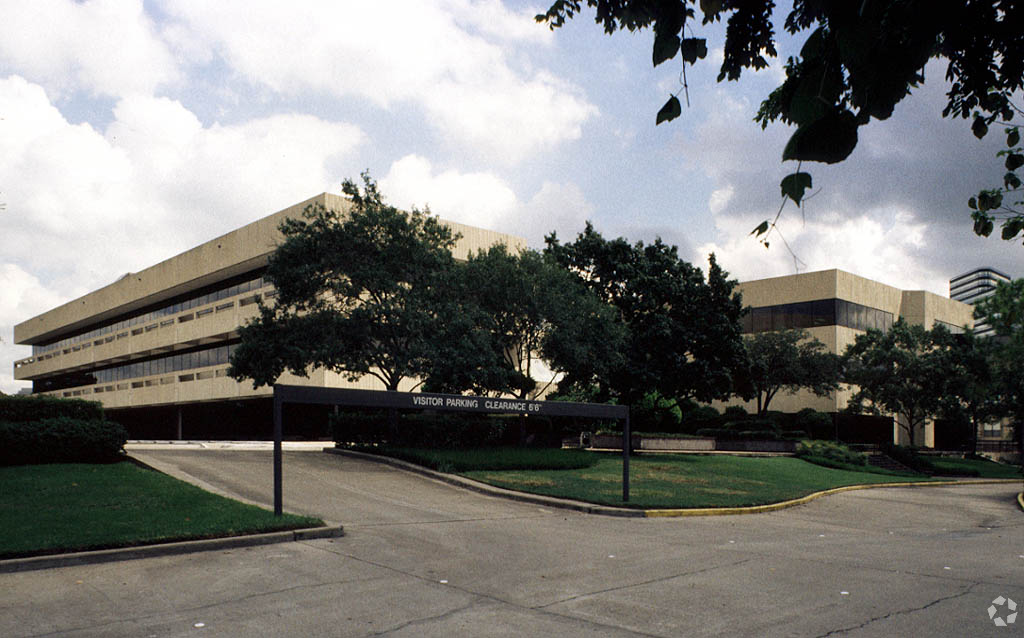 2121 Sage Road Capital Realty Group