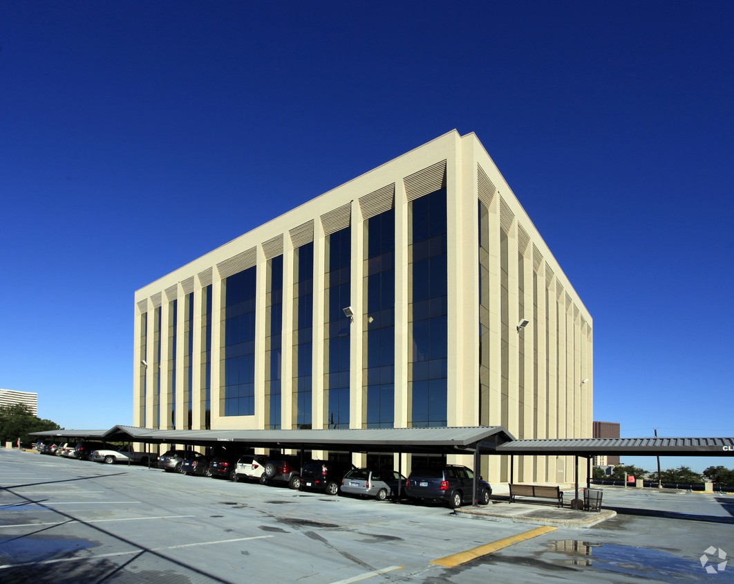 5373 West Alabama Street Capital Realty Group