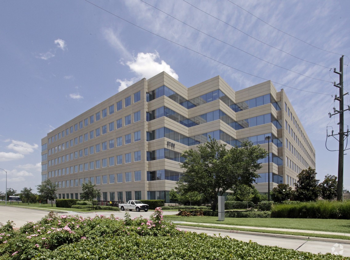 3700 West Sam Houston Parkway South Capital Realty Group