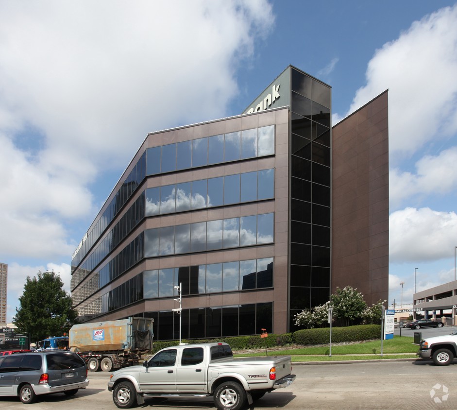 2500 West Loop South Capital Realty Group