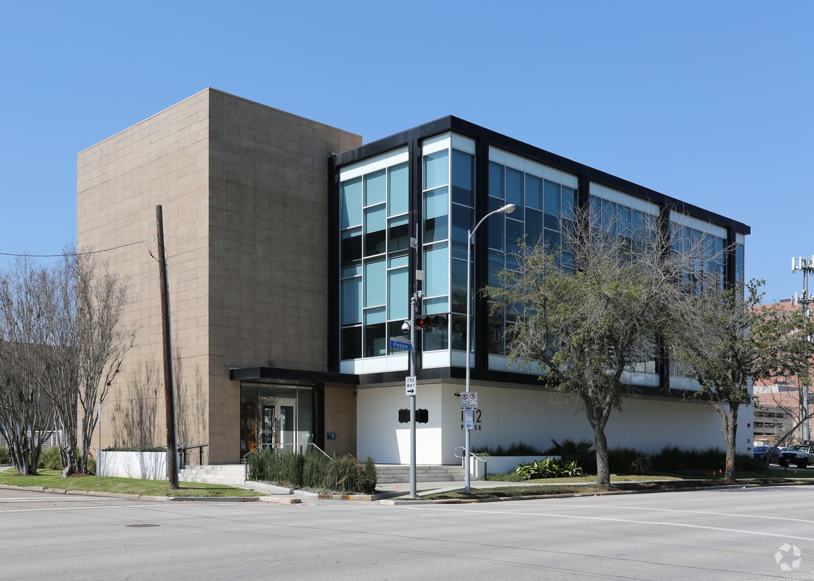 1712 Pease Street Capital Realty Group