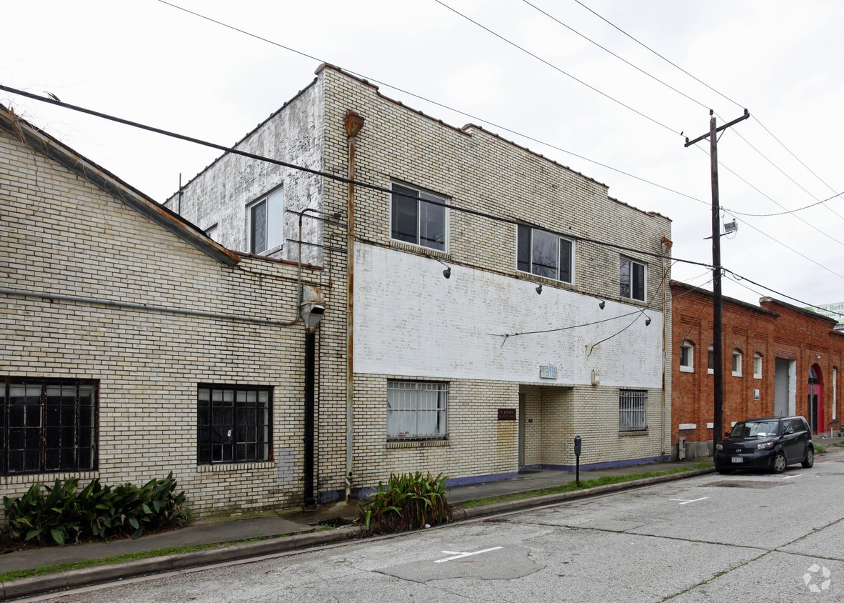 1318 Nance Street Capital Realty Group