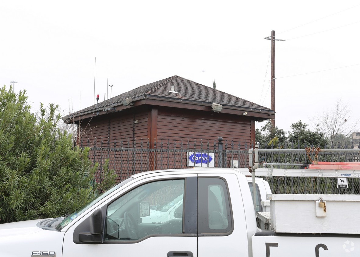 1320 Rothwell Street Capital Realty Group