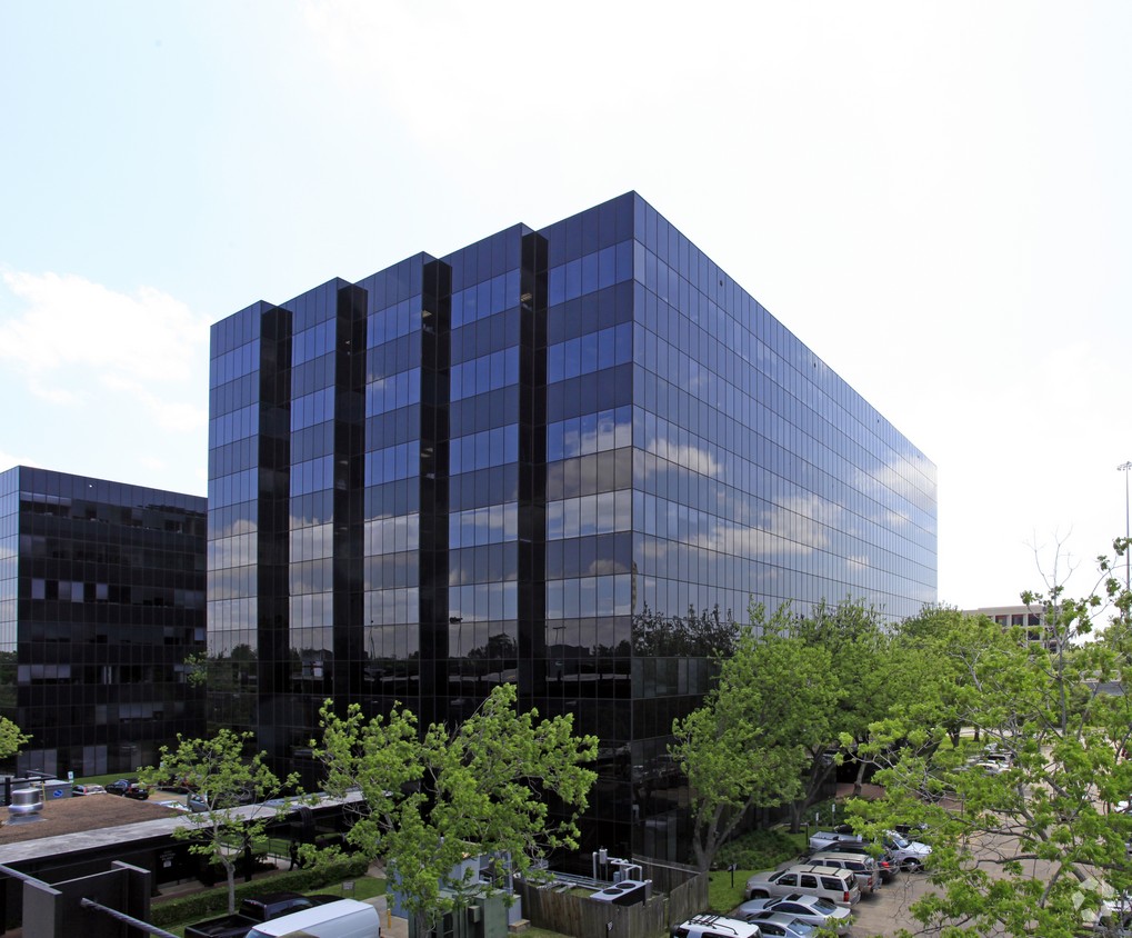 6565 West Loop S Capital Realty Group